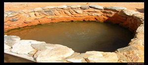 Une source d'eau chaude